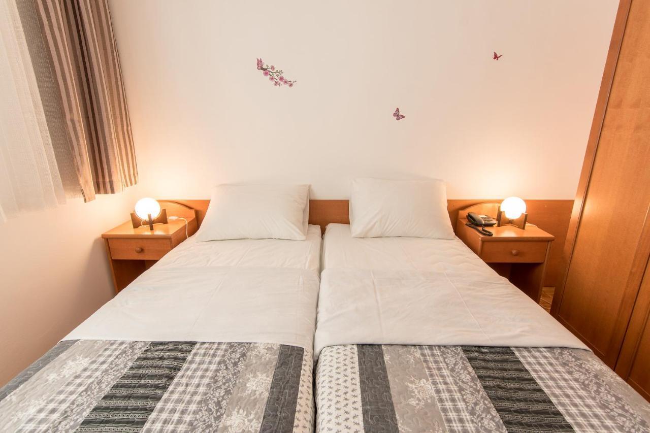 Hotel Barba Starigrad Paklenica Exterior photo